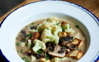 Zupa z Kalafiora z Pieczarkami i Tofu