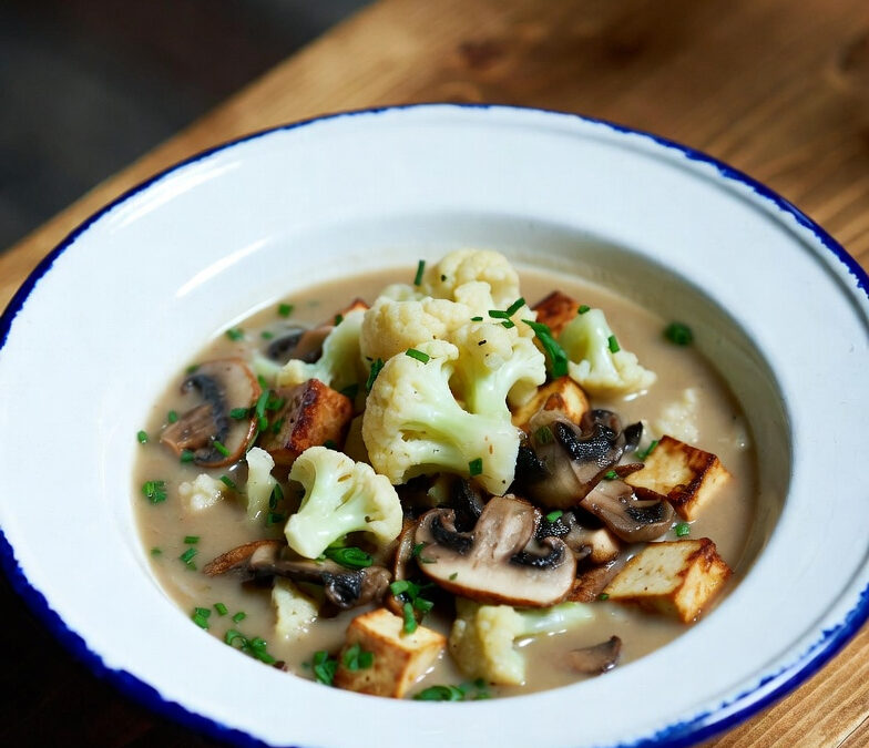 Zupa z Kalafiora z Pieczarkami i Tofu